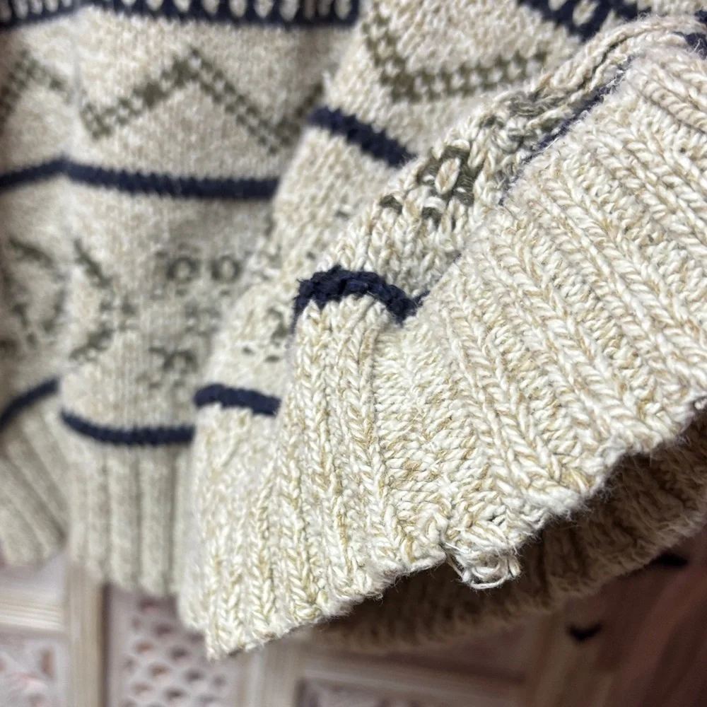 Cozy Retriever Cream and Black Knit Sweater Size: X Large